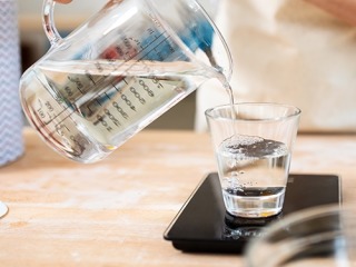 MEASURING JUGS AND SCALES 